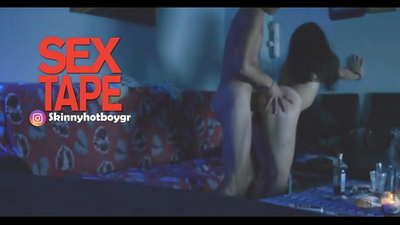 Skola ħelwa mal-għarus tagħha